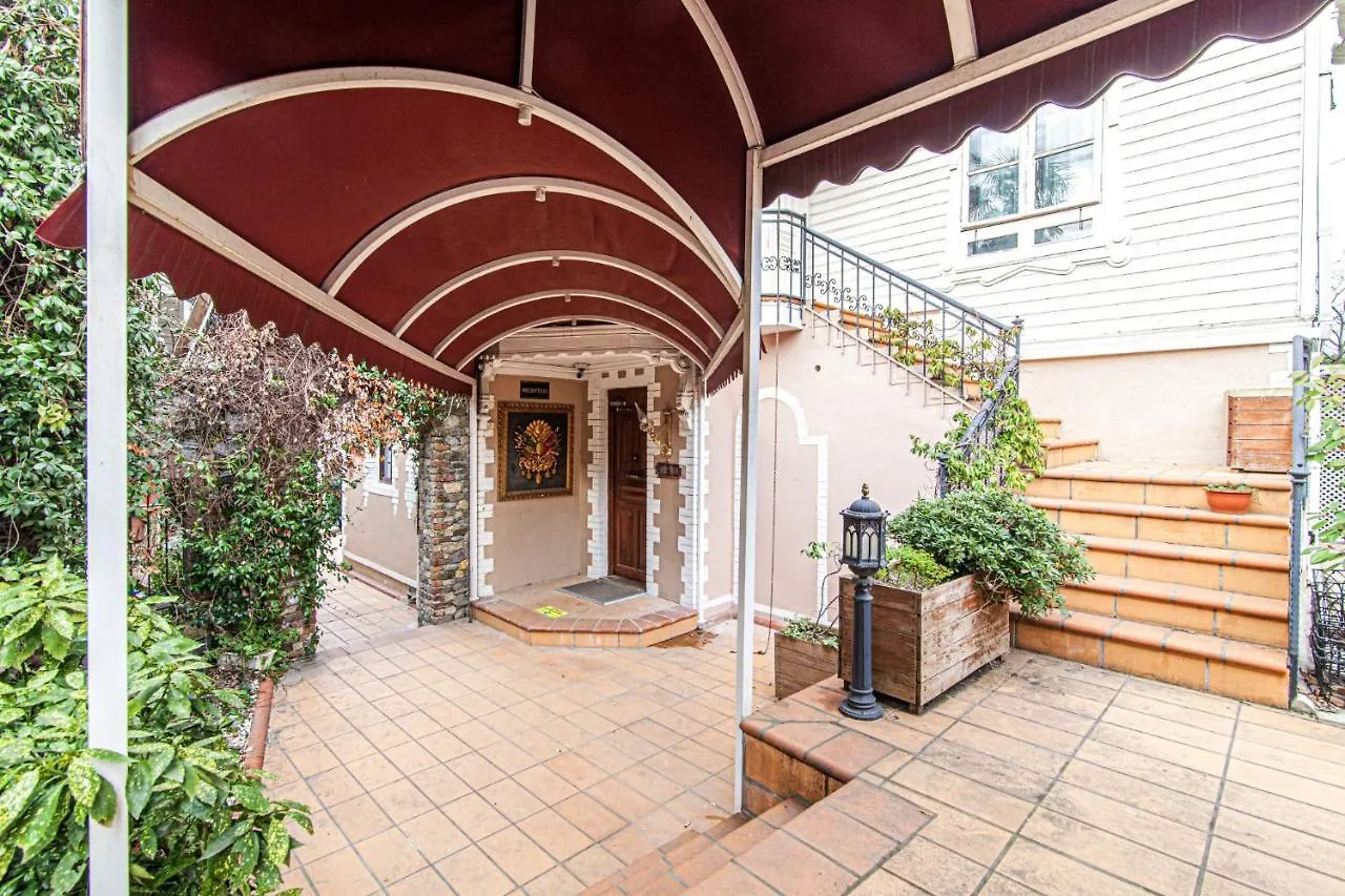 Studio In Historic Mansion In Beylerbeyi Istanbul